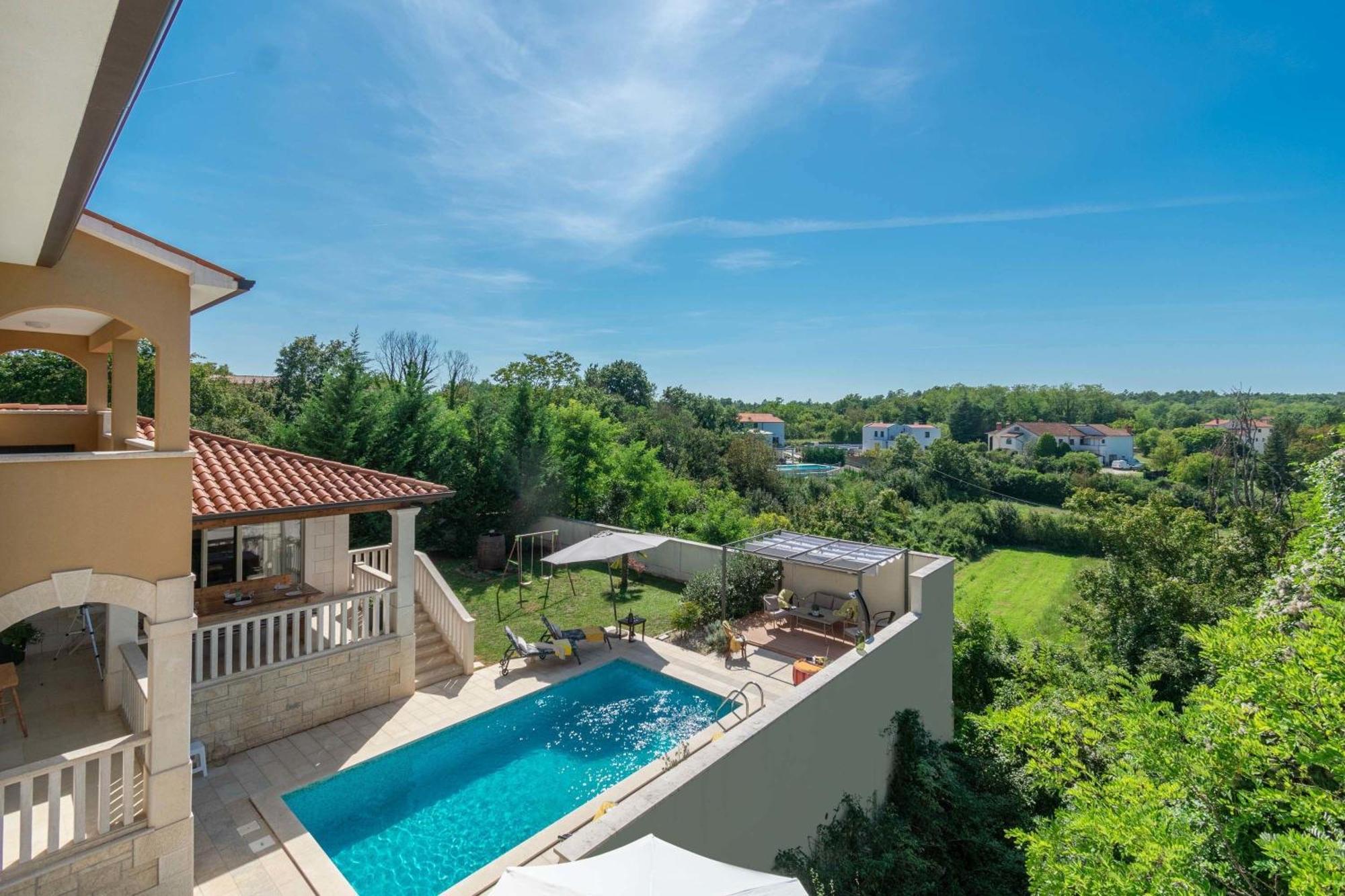 Villa Mit Eingezaeuntem Garten Und Panoramablick Tinjan Esterno foto