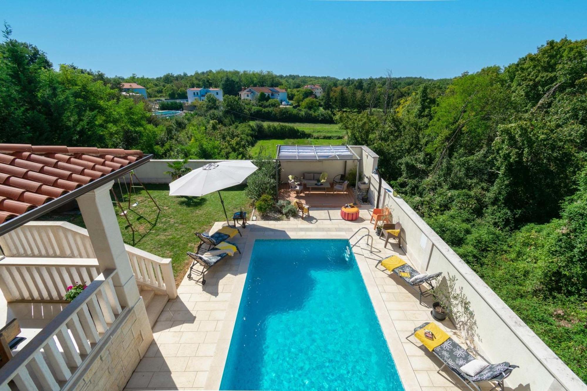 Villa Mit Eingezaeuntem Garten Und Panoramablick Tinjan Esterno foto